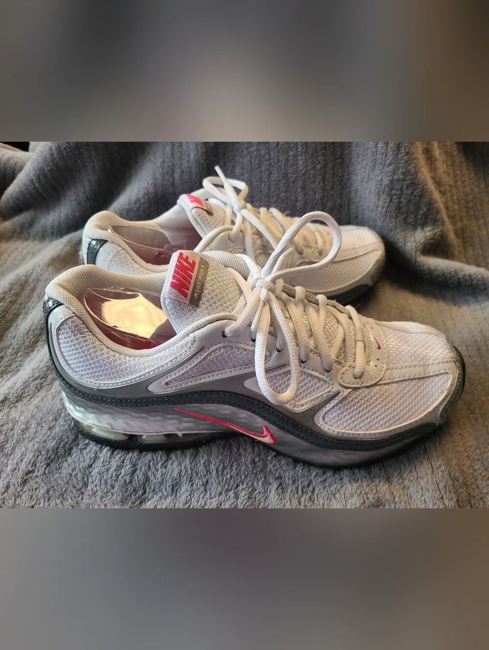 Women's 8 Nike Reax Run 5 white/silver/pink low top running shoes sneakers